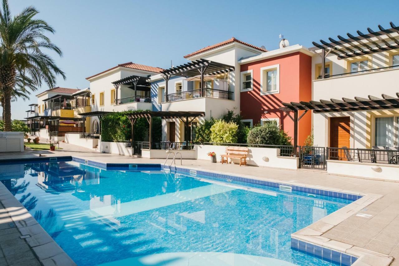 Aphrodite Gardens No.9 Luxury Apt Paphos Buitenkant foto
