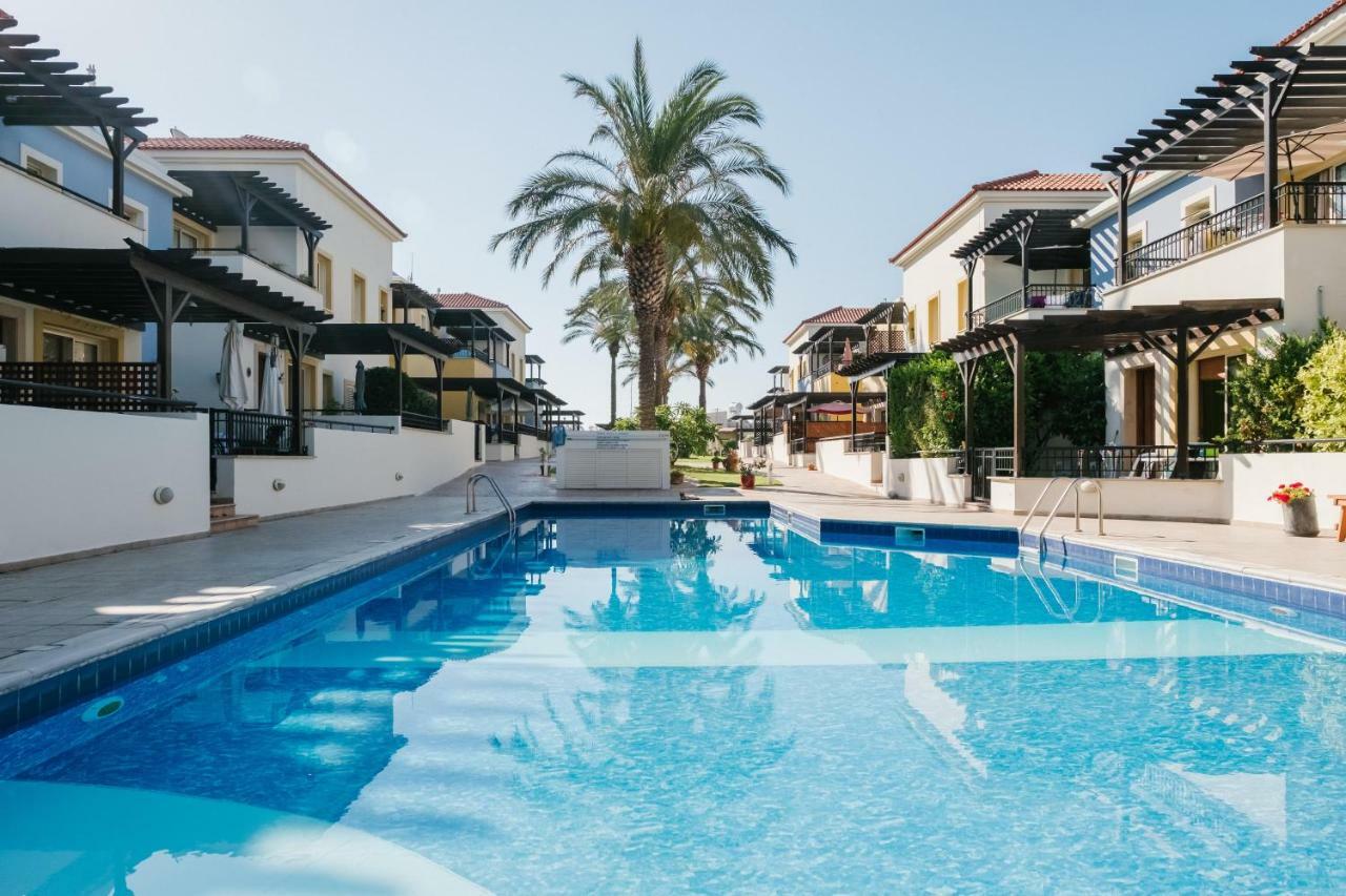 Aphrodite Gardens No.9 Luxury Apt Paphos Buitenkant foto