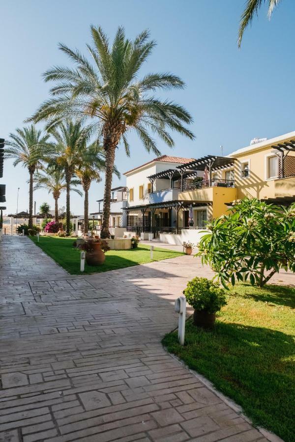 Aphrodite Gardens No.9 Luxury Apt Paphos Buitenkant foto