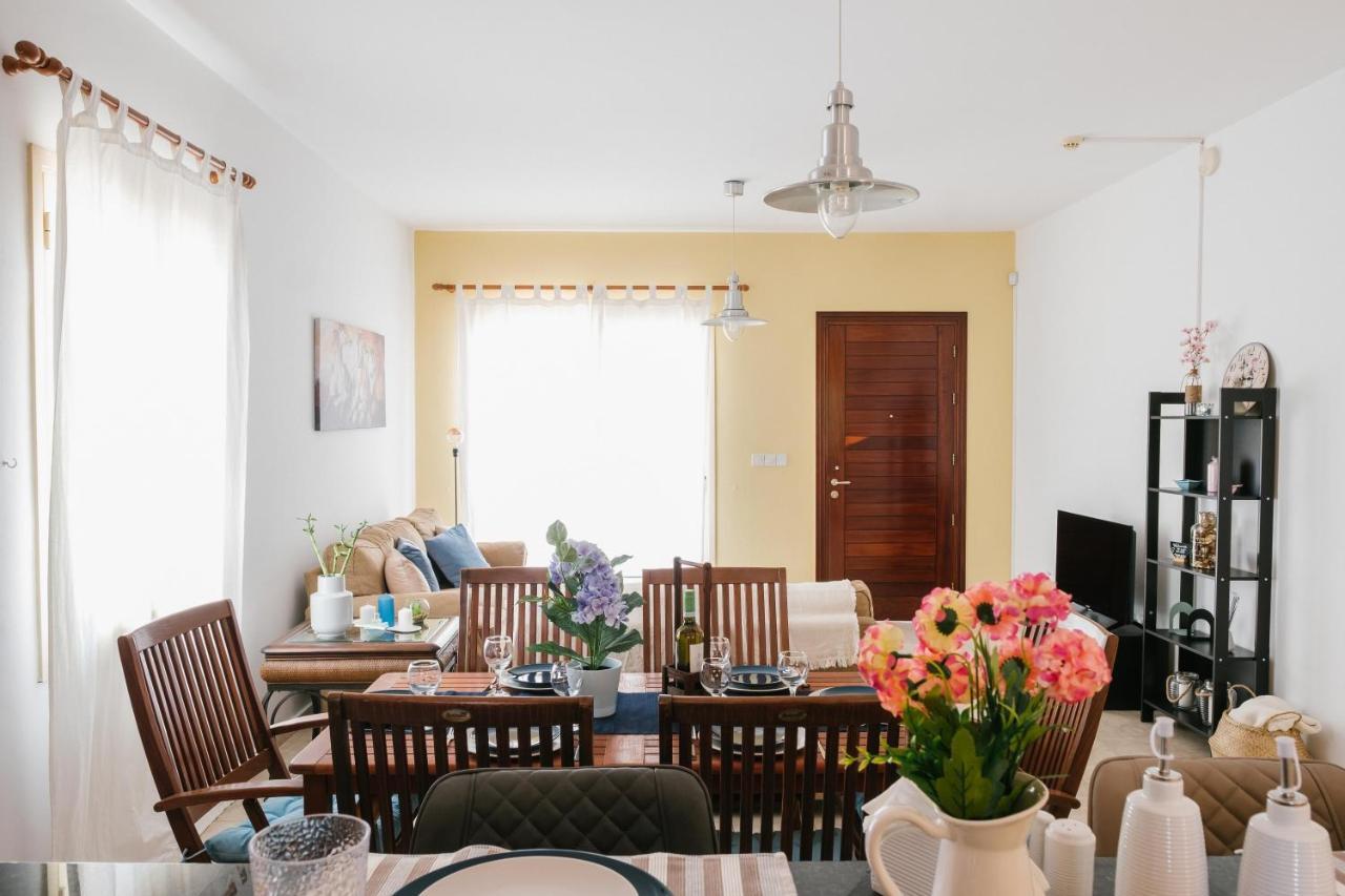 Aphrodite Gardens No.9 Luxury Apt Paphos Buitenkant foto